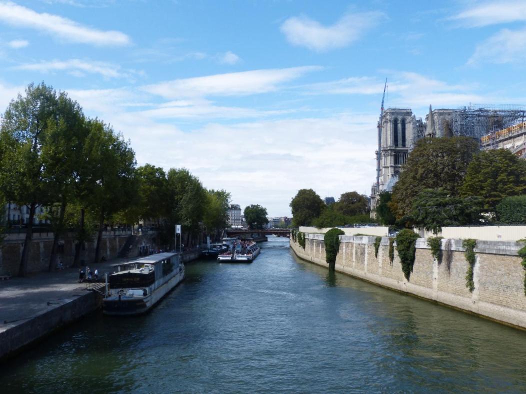 Апартаменты Notre Dame And River Seine Париж Экстерьер фото